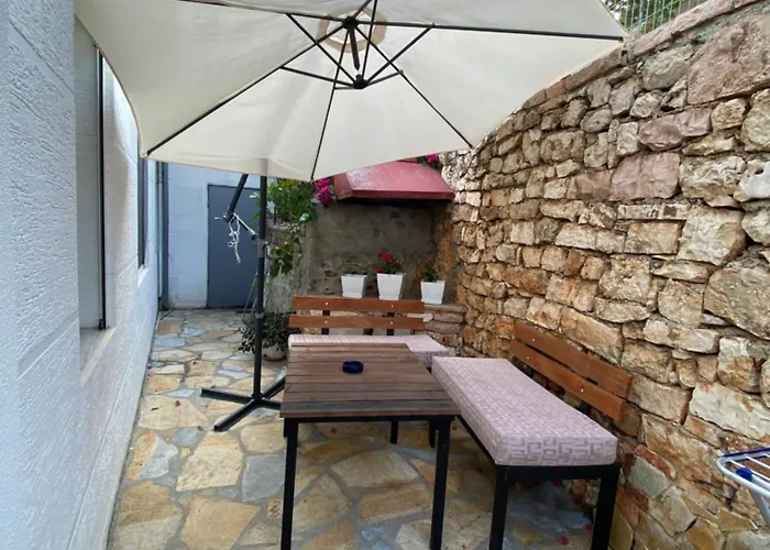 Seana Villa