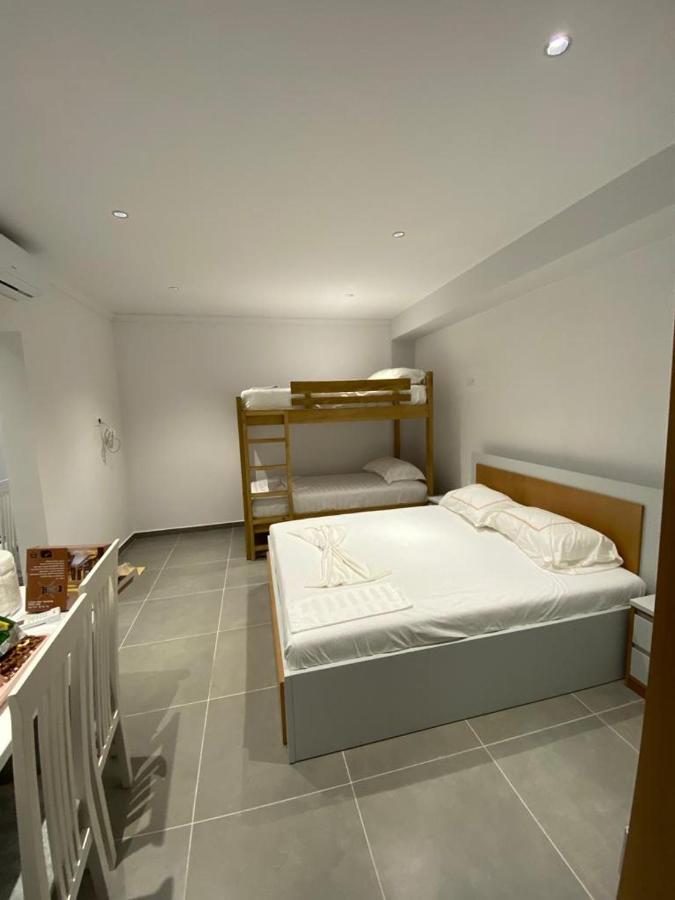 Seana * Sarandë